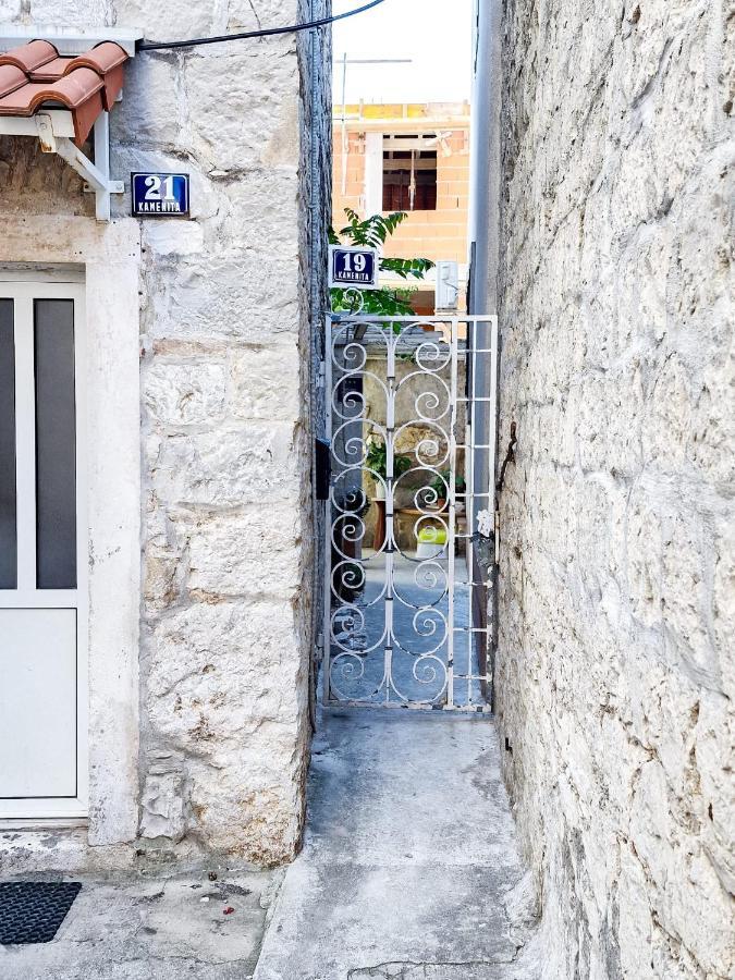 Jackie'S Little Stone House Apartment Split Exterior photo
